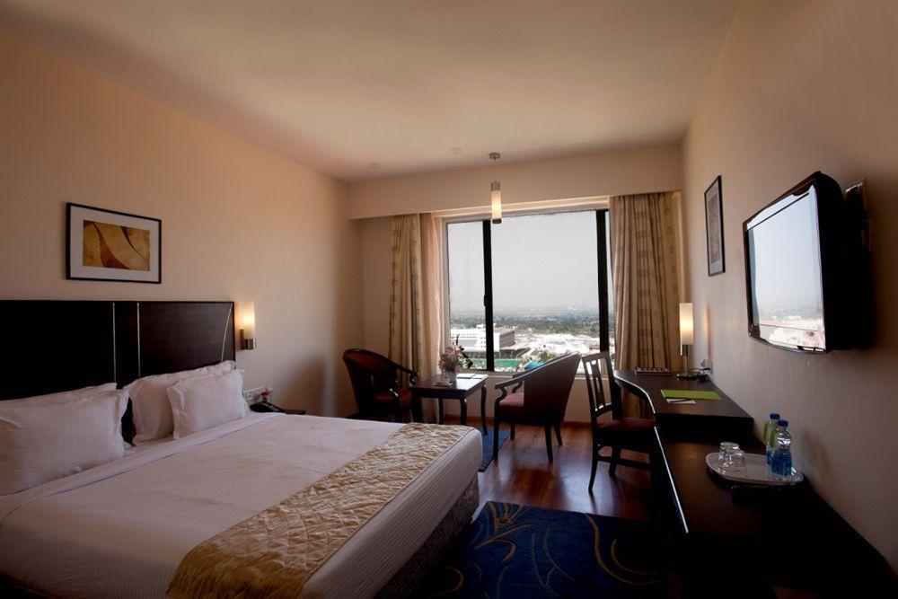 Leonia Holistic Destination Hotel Shamirpet Ngoại thất bức ảnh