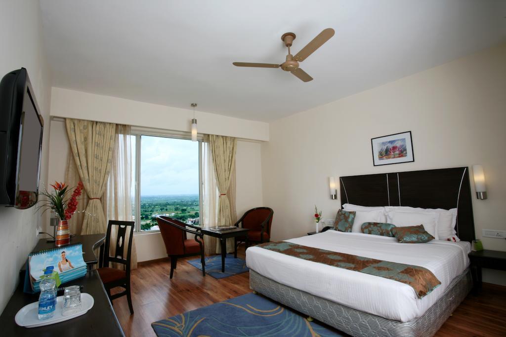 Leonia Holistic Destination Hotel Shamirpet Phòng bức ảnh